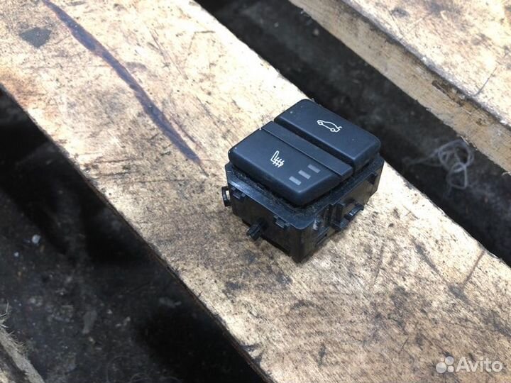 Кнопка обогрева сидений правая Bmw 5 E60 N52B25