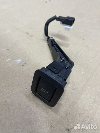 Кнопка закрывания багажника Toyota Highlander 3