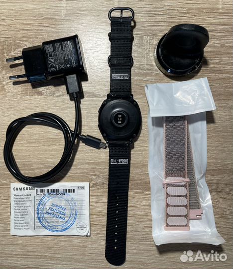 Смарт-часы Samsung Gear Sport