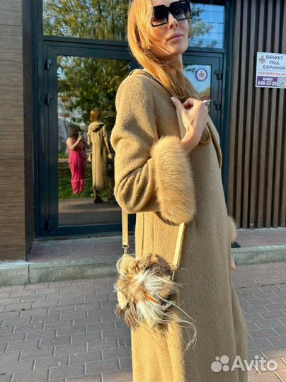 Сумка с меховым цветком