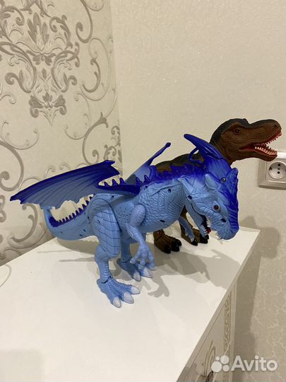 Драконы динозавры Mighty Megasaur и Тираннозавр