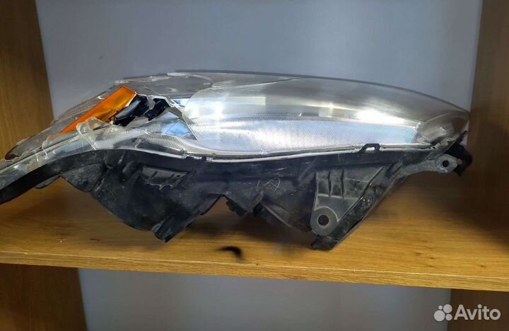 Фара левая Toyota Venza галоген