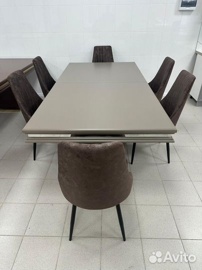 Обеденный стол