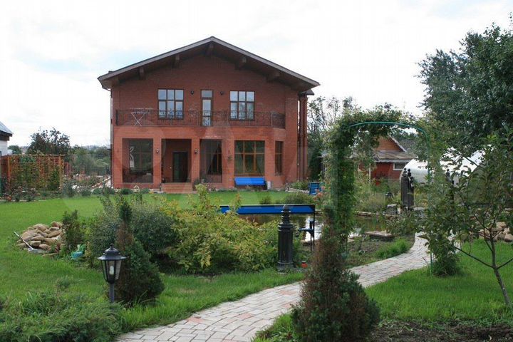 Коттедж 602 м² на участке 40 сот.