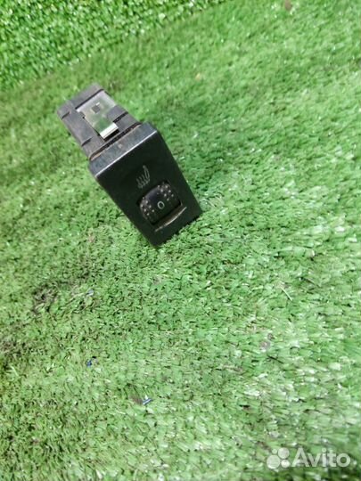 Кнопка обогрева сидений Volkswagen Passat B5