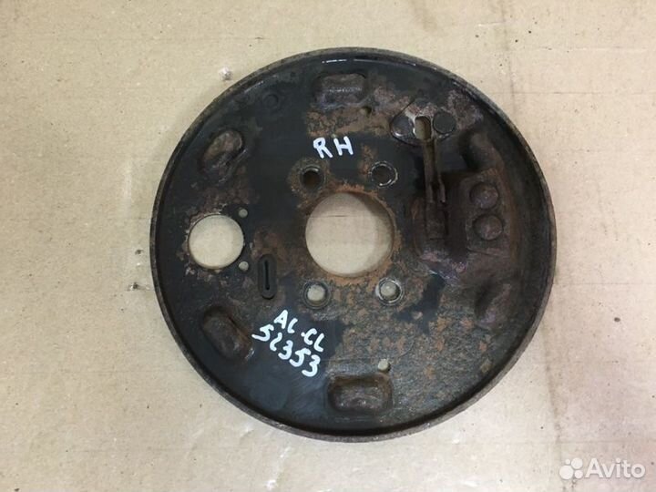 Пыльник тормозного барабана задний правый Nissan