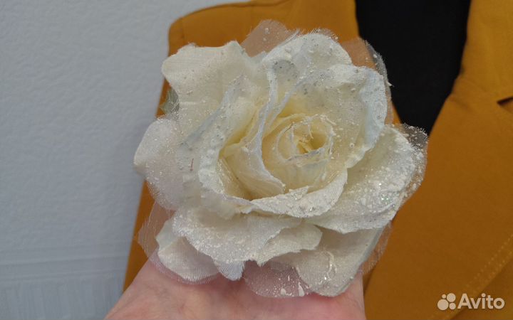 Украшение цветок из ткани