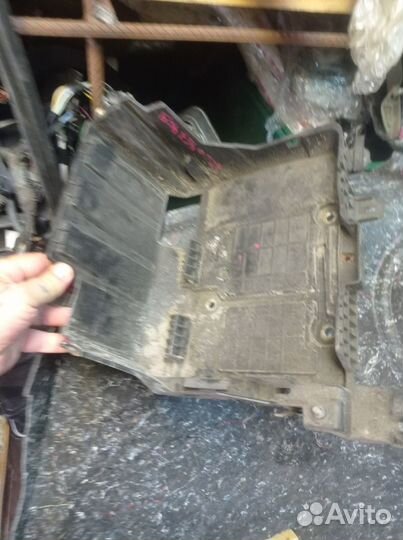 Корпус предохранителей 8200356340 рено сценик 2