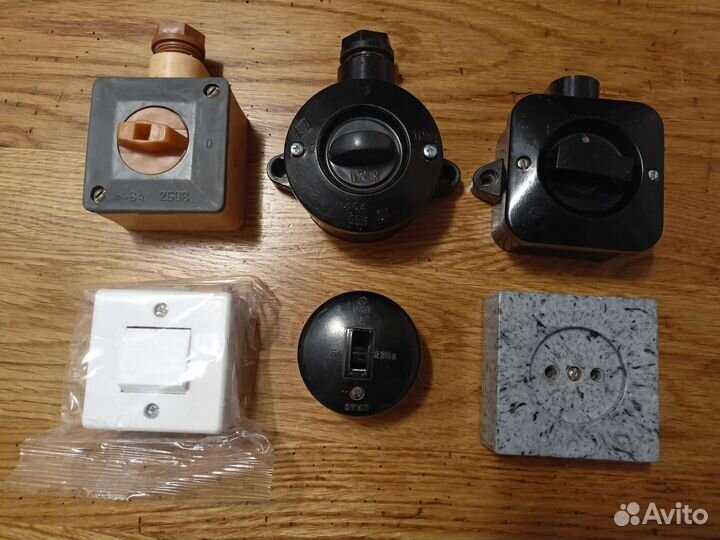 Ретро выключатели много