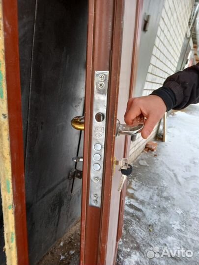 Входная металлическая дверь бу