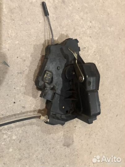 Замок задней двери BMW e46 седан