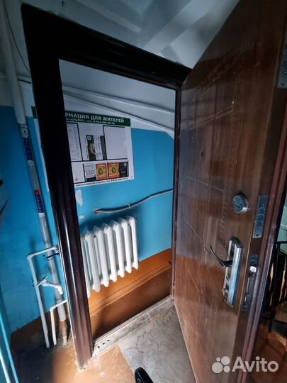 Дверь входная металлическая правая бу