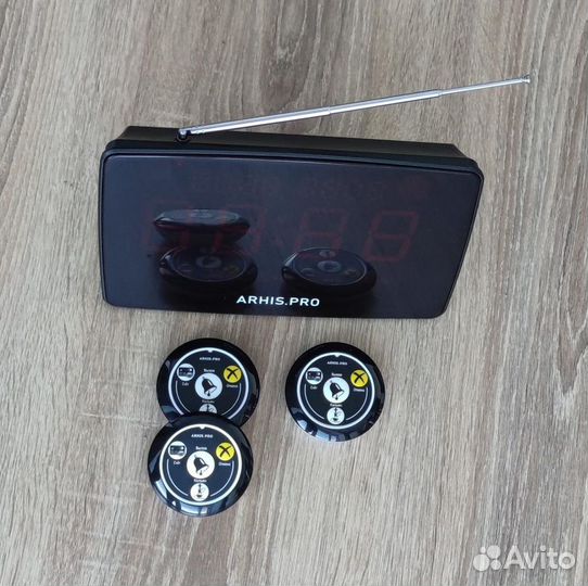 Табло вызова официанта-калянщика и кнопка вызова