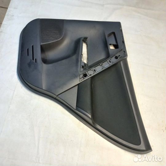 Обшивка двери задняя правая Toyota Rav 4