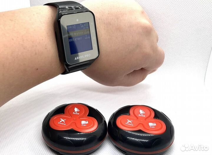 Кнопка вызова официанта с часами для кафе, баров