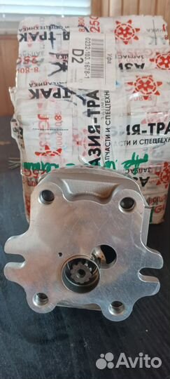 Гидравлический насос Komatsu PC27