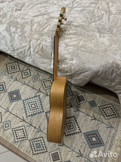 Классическая гитара шестиструнная