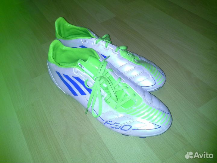 Футбольные бутсы