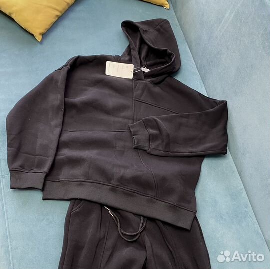 Женский спортивный костюм