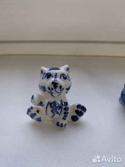 Статуэтки фарфоровые Гжель