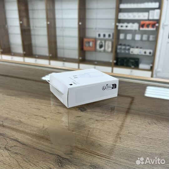 Зарядный блок Apple 20W