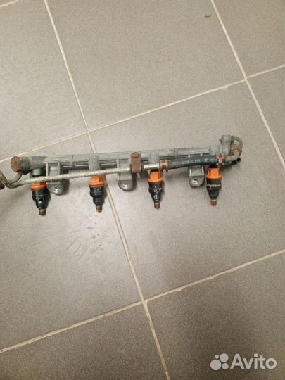 Топливная рейка рампа Kia Clarus ll 2.0 133 л.с