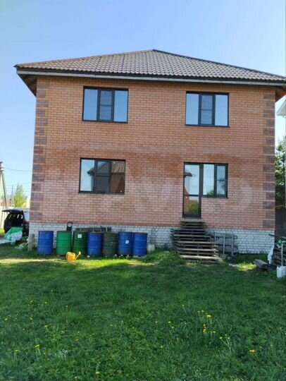 Коттедж 316 м² на участке 10 сот.