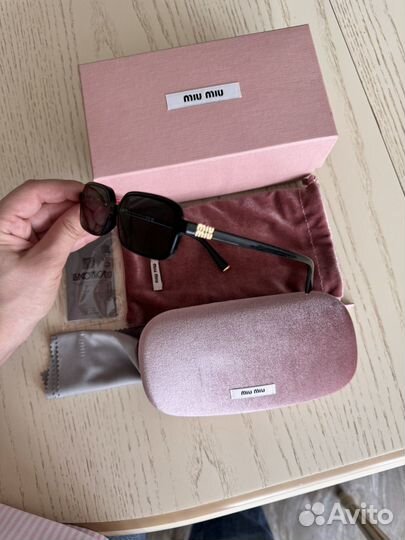 Солнцезащитные очки miu miu