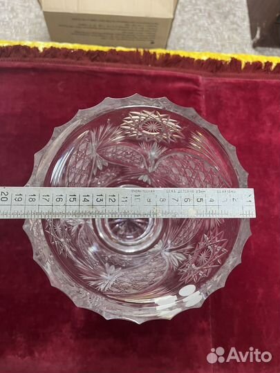 Большая хрустальная ваза