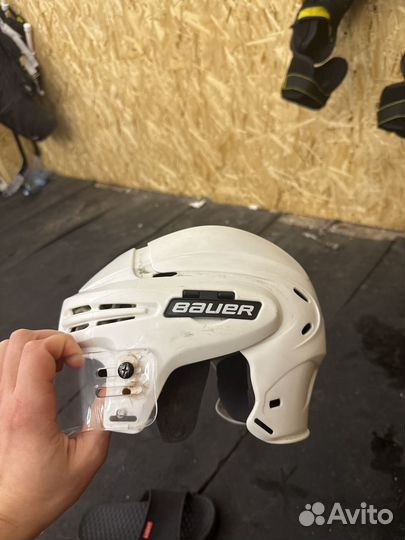 Хоккейный шлем