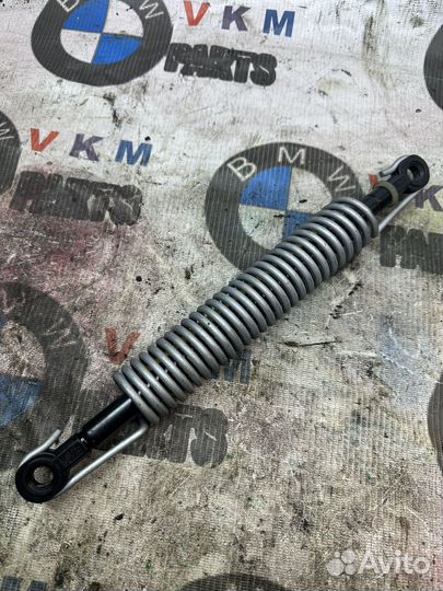 Пружина амортизатор упор багажника бмв Е60