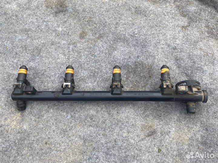 Топливная рампа Renault 1.6