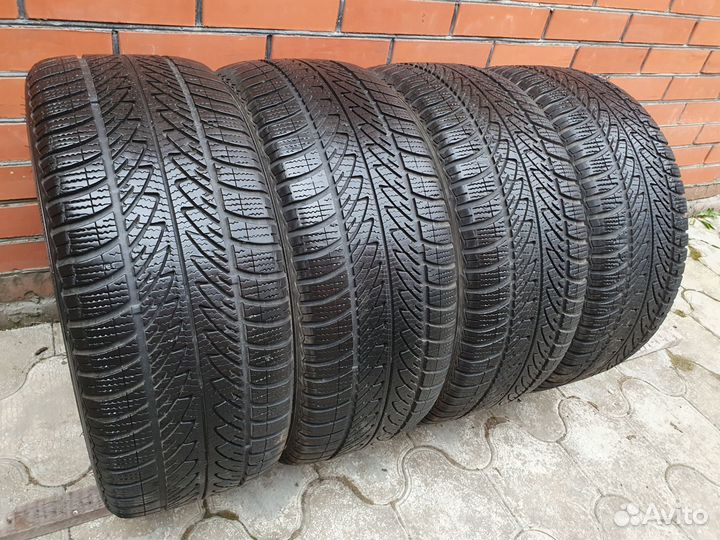 Goodyear UltraGrip 8 Performance 225/40 R18