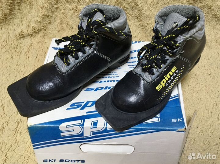 Ботики лыжные 32р. и 37р