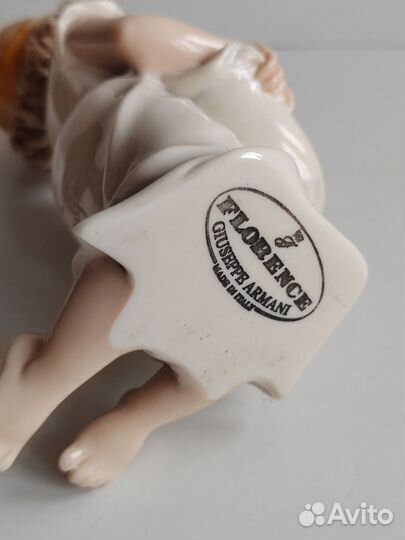 Фарфоровая статуэтка