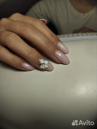 Модель на маникюр