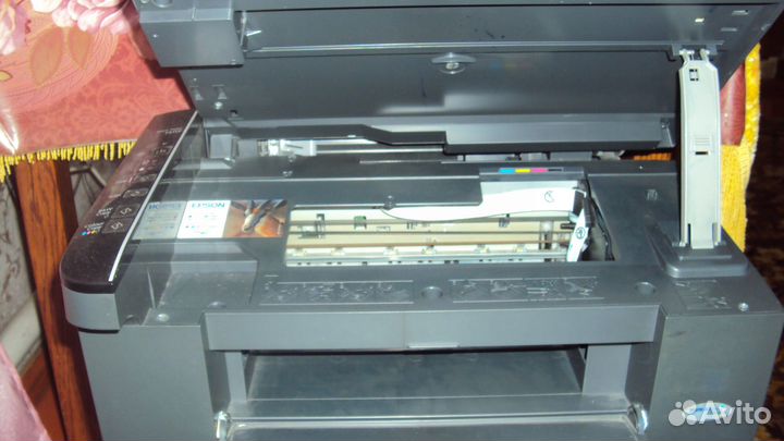 Продаю цветной принтер 