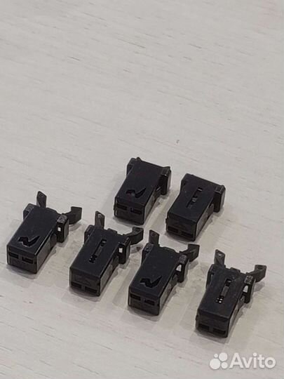 Защелка пластиковая самоблокирующаяся (фиксатор)