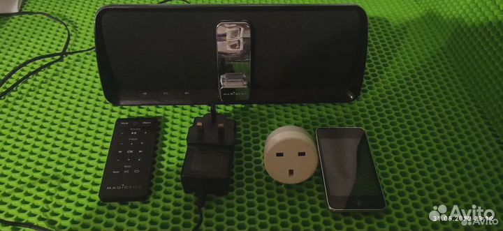 Мультимедийная станция + iPod touch 3 (32Gb)
