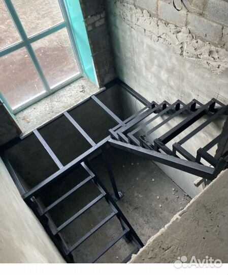 Лестница на второй этаж. Металлокаркас