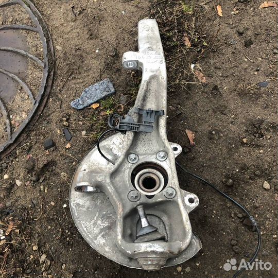 Кулак передний правый Mercedes-Benz M-Класс W166