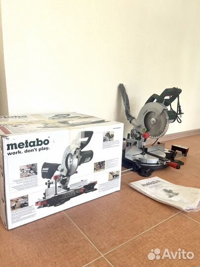 Пила торцовочная Metabo KS 216M