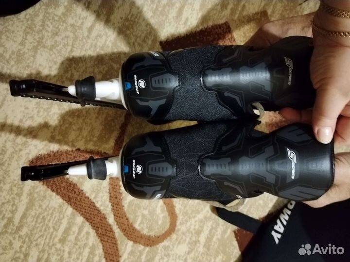 Коньки хоккейные