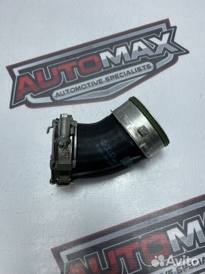 Патрубок интеркулера лев Volkswagen Touareg GP