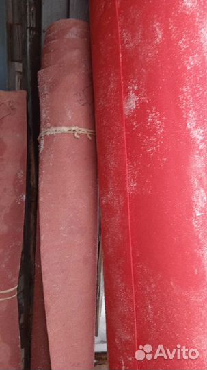 Ковровая дорожка и большой ковер