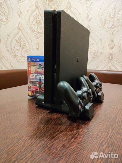 Sony PlayStation 4 Slim 1Tb + 2 геймпада