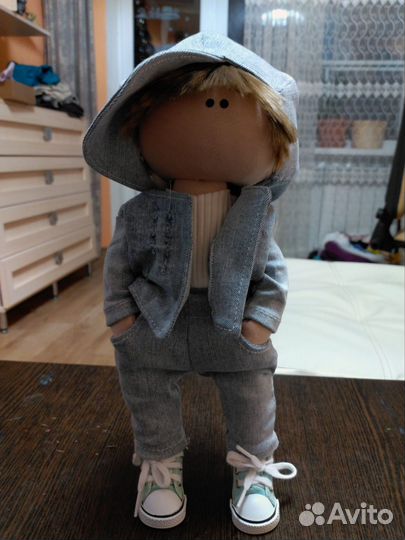 Кукла ручной работы с одеждой