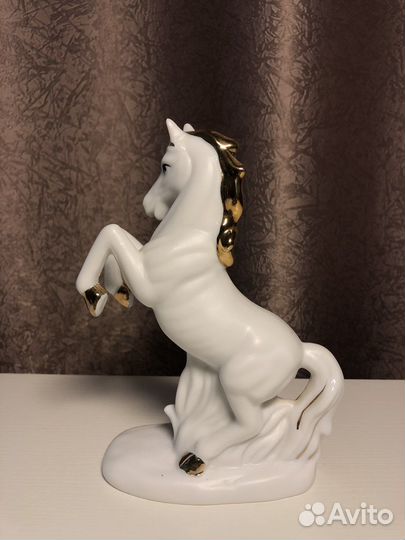 Статуэтка конь лошадь