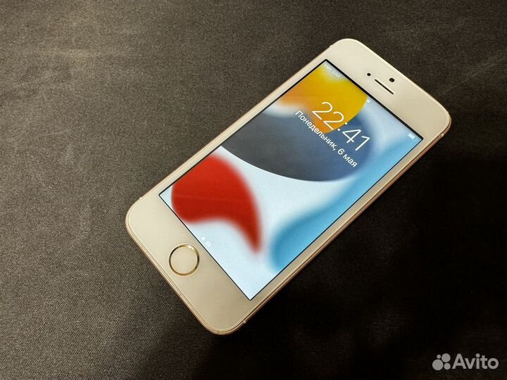 iPhone SE, 32 ГБ