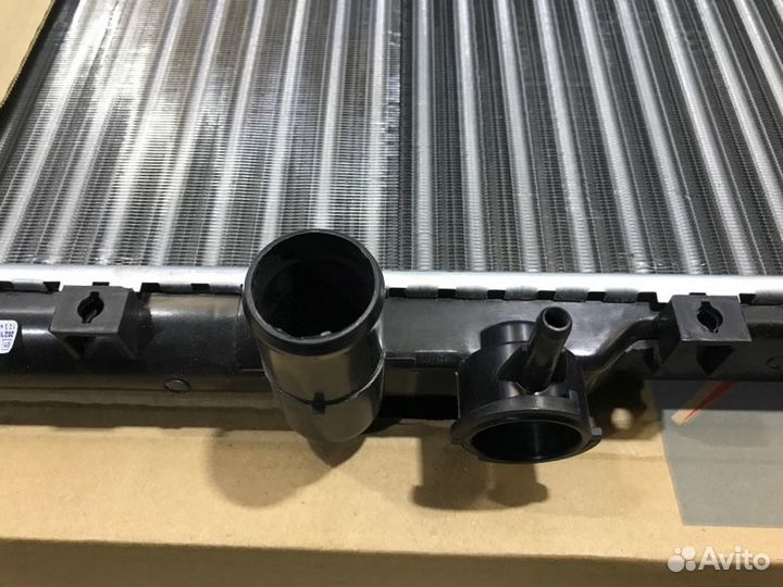 Радиатор охлаждения Mitsubishi Outlander 1 АКПП